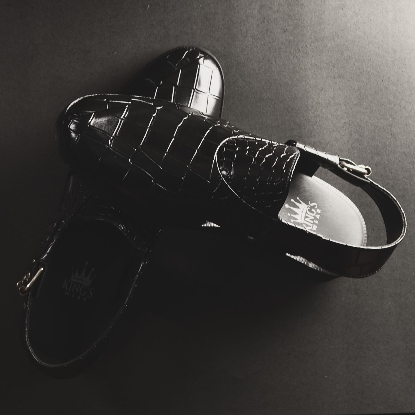 BLACK VIPER – Croc-Embossed Peshawari Chappal