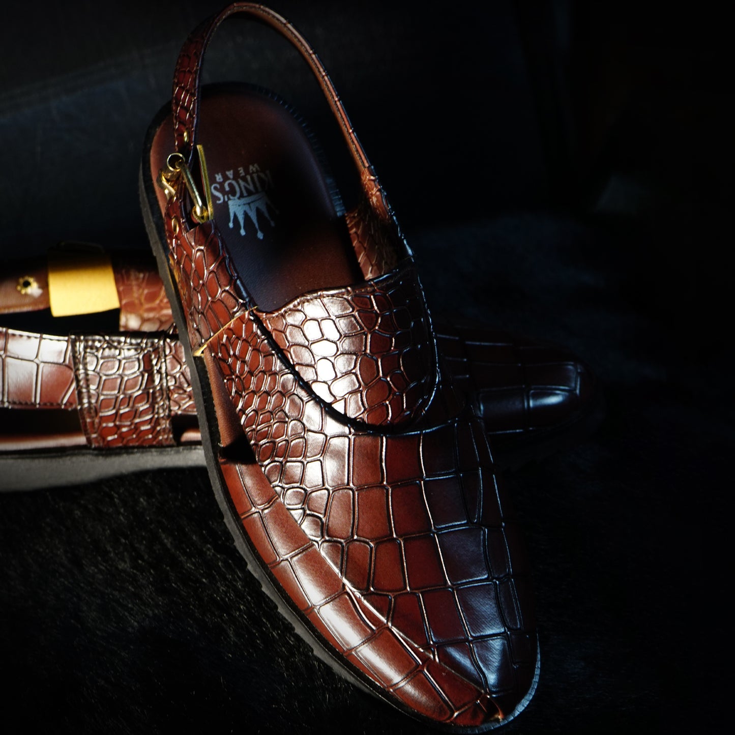 BROWN VIPER – Croc-Embossed Peshawari Chappal